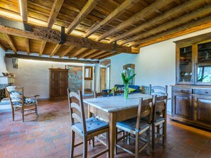 Furniture, Wall, Wood, Flooring, Interior Design, Kitchen & Dining Room Table, Dining Room, Table, Ceiling, Floor