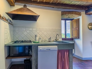 Interior Design, Kitchen Appliance, Flooring, Kitchen, Ceiling, Countertop, Kitchen Stove, Stove, Gas Stove, Tile