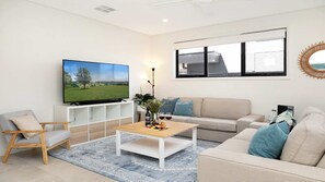 Main Living - Smart TV, Wi-Fi