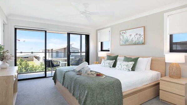 Master Bedroom - Private balcony, Ensuite
