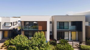Parking, Private Entrance, 2km to Shellharbour South Beach, 2km to The Shellharbour Club
