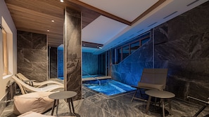 Indoor spa tub