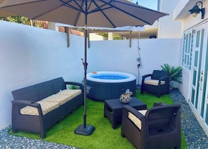 FRESH WATER SPA - Recently Added April 11th a Fresh Water Inflatable Relaxing SPA. Soak and Refresh after a Beach Day.