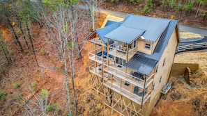 Discover the charm of Lightning Strike Cabin.