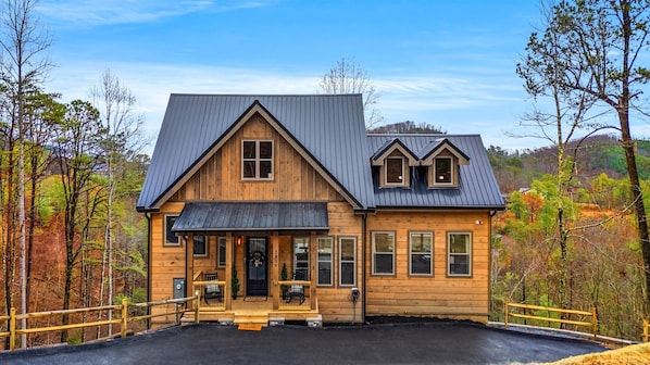 Your Smoky Mountain escape awaits at Lightning Strike Cabin!