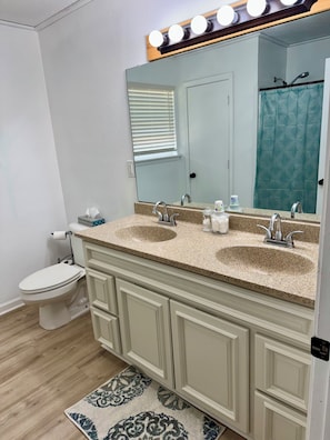 Double vanity bathroom with shower/tub combo.