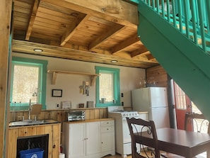 Full kitchen