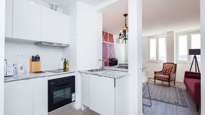 The kitchenette has everything you need for your home-cooked meals. #homecooking #portugal #pt #lisbon