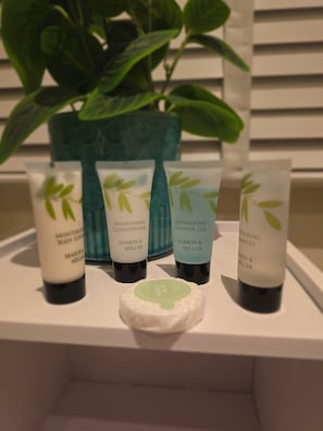 Bathroom amenities