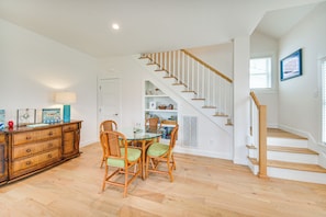 Breakfast Nook | 1st Floor