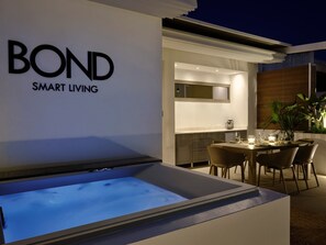 Dazzling Athens Maisonette | Ialysos Maisonette | 2 Bedrooms | Private Furnished Balcony with Outdoor Dining Area and Sunbeds | Private Outdoor Jacuzzi | Exercise Equipment | Prime Location | Chalandri