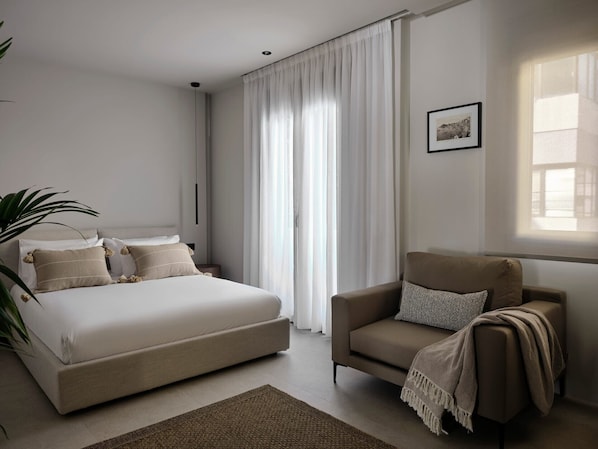 Endearing Athens Suite | Helios Suite | 1 Bedroom | Private Furnished Balcony | Prime Location | Chalandri