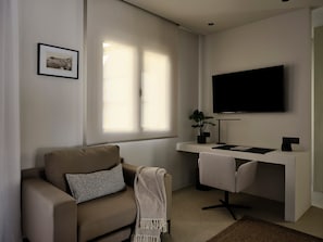 Endearing Athens Suite | Helios Suite | 1 Bedroom | Private Furnished Balcony | Prime Location | Chalandri