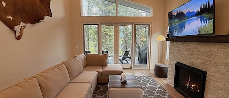 Living Room w/Gas Fireplace