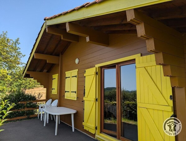 Gîte "Les Volets Jaunes" à Saint-Clément-de-Vers, en Haut-Beaujolais, dans le Rhône : Bienvenue aux Volets Jaunes !