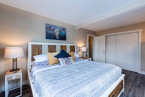 Mater bedroom with King bed