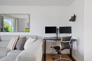 Living Area/Study Nook