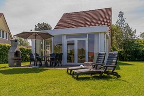 Stugans exteriör [sommar]