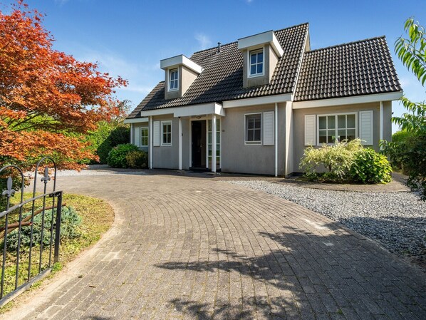 Außenseite Ferienhaus [Sommer]