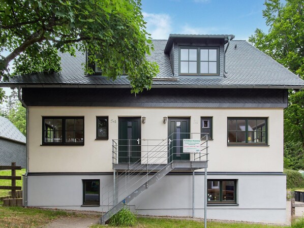 Stugans exteriör [sommar]