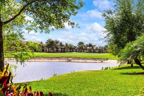 Stunning Lake & Golf Course Views