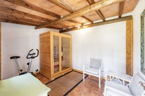 Room Detail