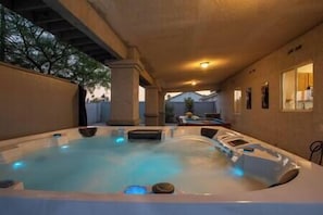 Indoor spa tub