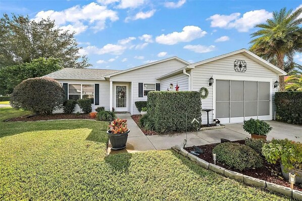 Tropic Like It's Hot with Attached Garage