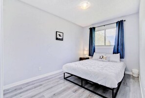 【Bedroom 2】Very similar to bedroom 1