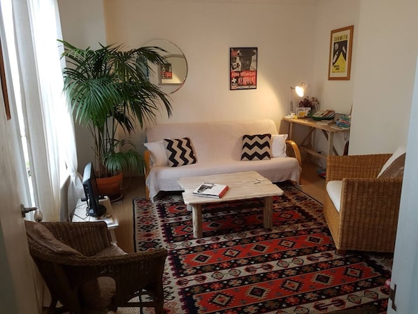 Living room with dining table & chairs