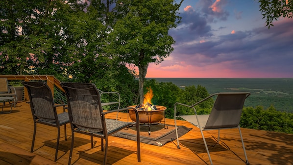 Perched high above the valley, the expansive deck offers an unmatched vantage point—perfect for soaking in golden sunrises, dramatic sunsets, and star-filled nights. Whether you're sipping coffee or enjoying an evening by the firepit, this scenic overlook is the heart of your mountain escape.