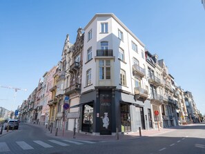 Building, Window, Urban Area, City, Town, Facade, Neighbourhood, Architecture, Street, Metropolitan Area