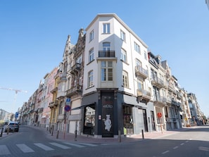 Building, Window, Urban Area, City, Town, Facade, Neighbourhood, Architecture, Street, Metropolitan Area