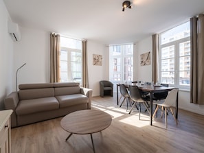 Flooring, Interior Design, Furniture, Floor, Wood, Room, Wood Flooring, Apartment, Ceiling, Chair