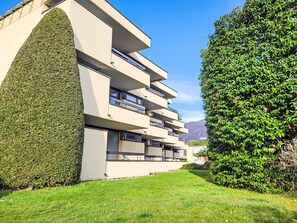 Shrub, Cottage, Garden, Landscaping, Lawn, Yard, Estate, Hacienda, Farmhouse, Villa