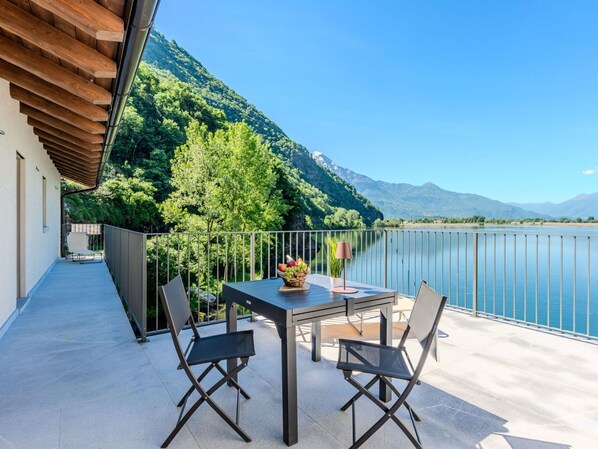 Meubles, Chaise, ChaĂźne De Montagnes, Mobilier De Jardin, Balcon, Table Cuisine Et Salle A Manger, Porche, Table Basse, Eco HĂŽtel