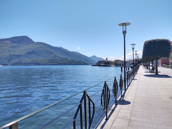 Body Of Water, Water, Mountainous Landforms, Waterway, Mountain, Hill, Coastal And Oceanic Landforms, Bank, Lake, Sea