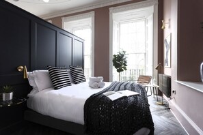 Studio with bed and kitchen
