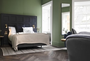 Studio with bed and kitchen
