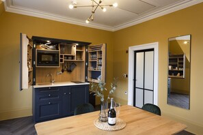 Studio with bed and kitchen
