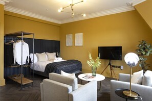 Studio with bed and kitchen