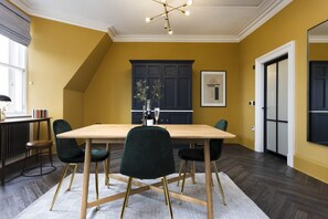 Studio with bed and kitchen