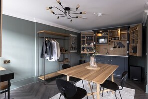 Studio with bed and kitchen