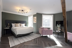 Studio with bed and kitchen
