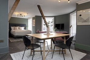 Studio with bed and kitchen