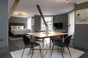 Studio with bed and kitchen