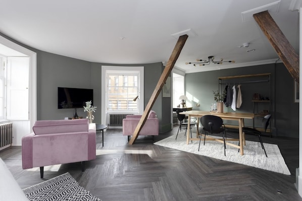 Studio with bed and kitchen