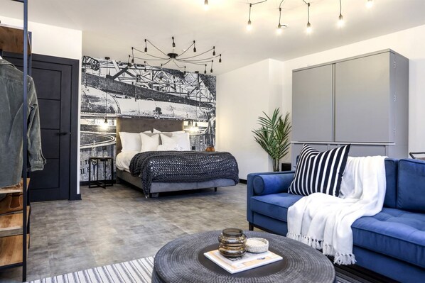 Studio with bed and kitchen
