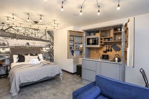 Studio with bed and kitchen