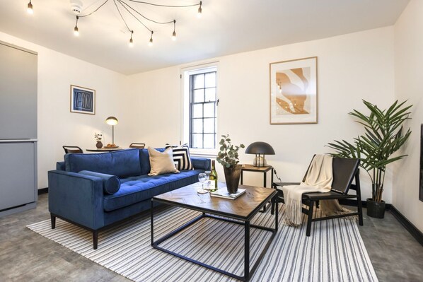 Studio with bed and kitchen